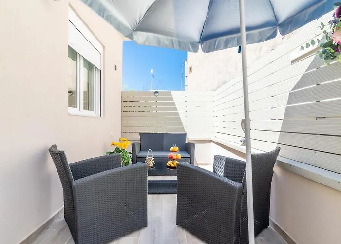 Sophia\'S Comfortable Home With A Private Backyard