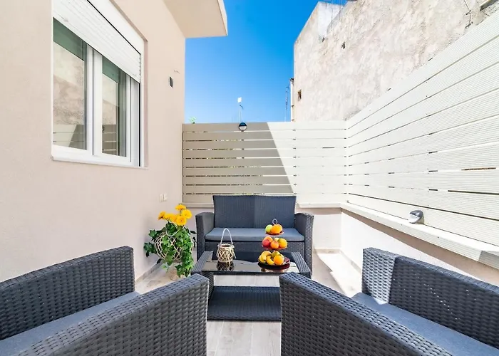 Sophia\'S Comfortable Home With A Private Backyard