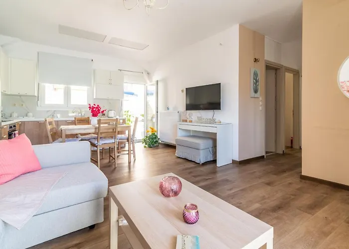 Sophia\'S Comfortable Home With A Private Backyard