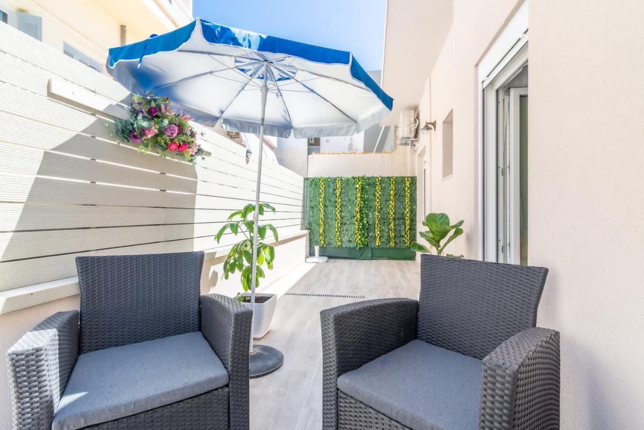 Sophia's Comfortable With A Private Backyard Gazi