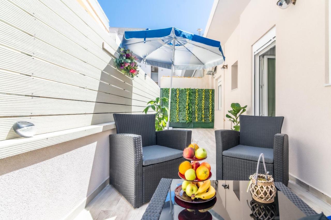 Sophia's Comfortable With A Private Backyard Apartment